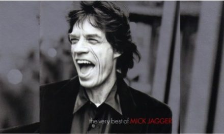 Mick Jagger paseando tras su operación